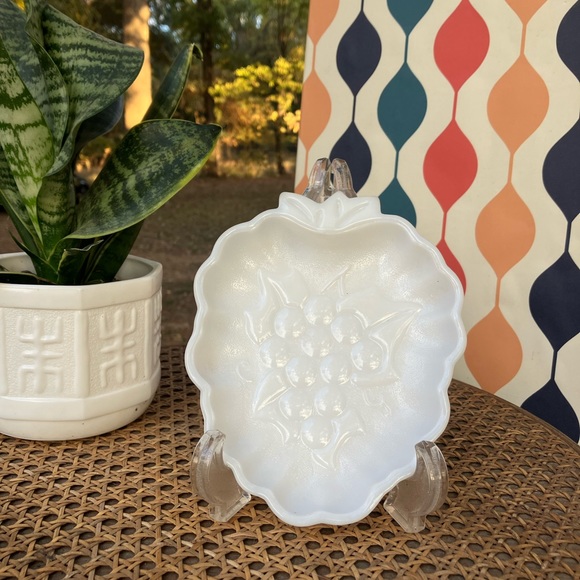 Hazel Atlas Other - Hazel Atlas Milk Glass Grape Cluster Trinket/Soap Dish